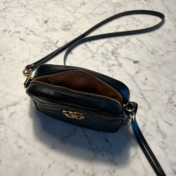 Authentic Gucci Marmont Small Shoulder Bag - Picture 2 of 16